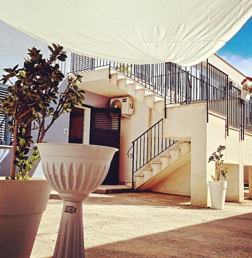 Sud 12 - Ville Sul Mediterraneo Apart Hotel Мадзара дел Вало Екстериор снимка